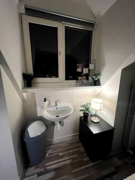 Room 404 - Eindhoven - By T&S. المظهر الخارجي الصورة