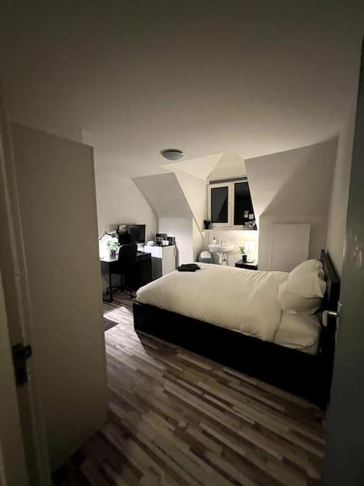 Room 404 - Eindhoven - By T&S. المظهر الخارجي الصورة